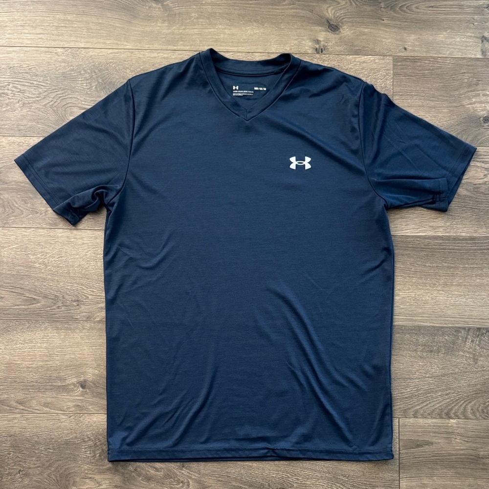 Under Armour Men's Navy Blue V-Neck Shirt medium